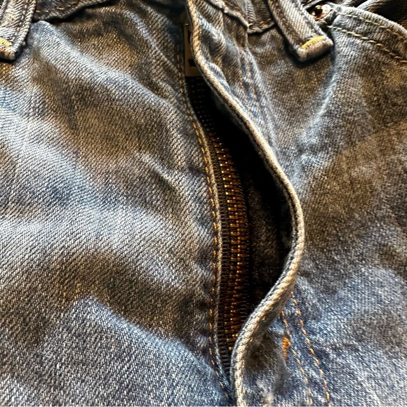 Retro Levi’s 514 34x30 Light Was Denim Jean Destroyed Holes Wide Leg Straight - Picture 6 of 14